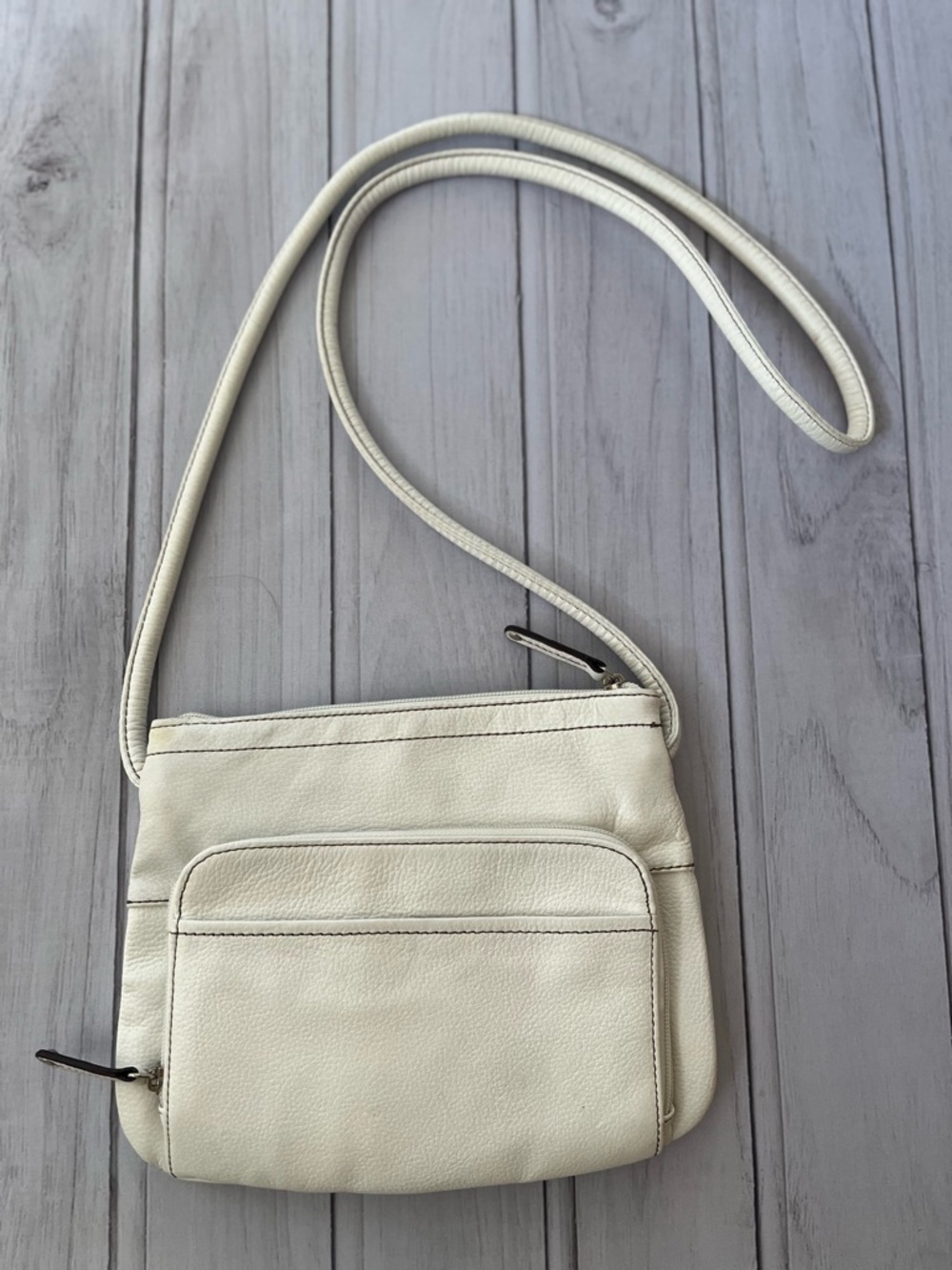 Tignanello pebbled leather crossbody shoulder off white leather purse. - Picture 2 of 16